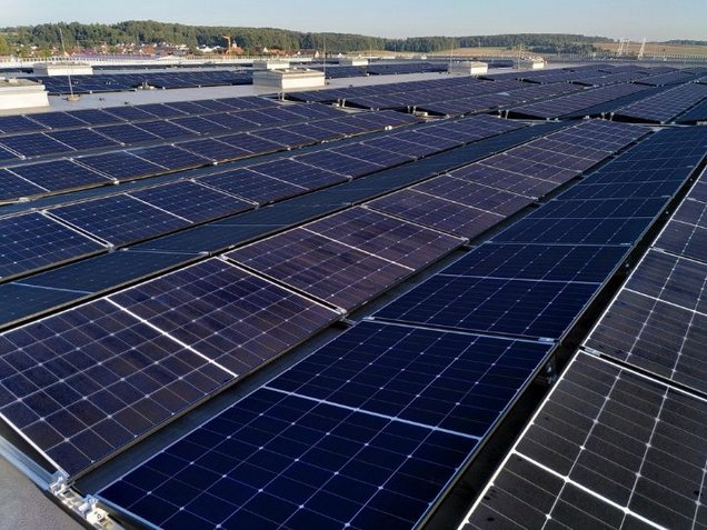 Installierte Photovoltaikanlage am Standort in Lonsee
